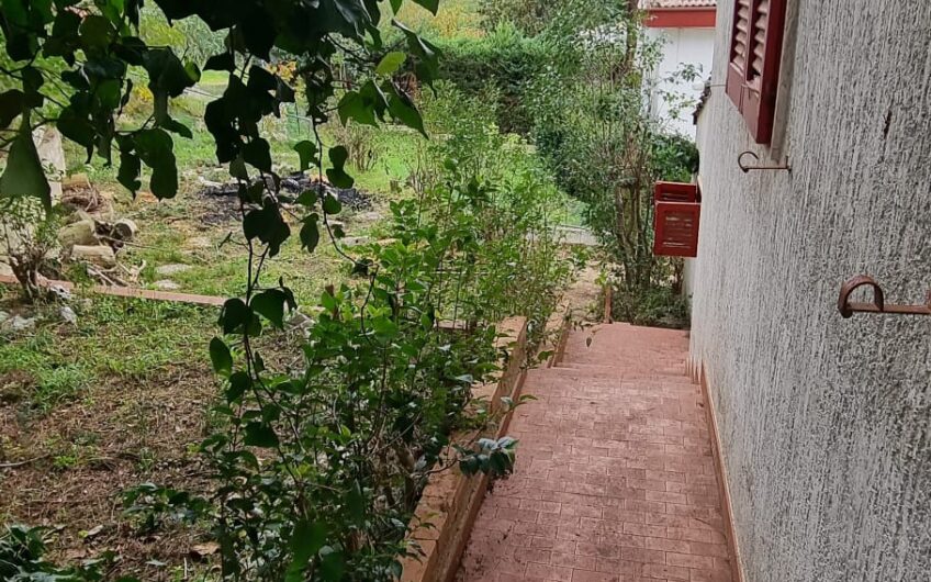 CASSANO DELLE MURGE – Collina di Santa Lucia – villetta con splendido terrazzo e giardino